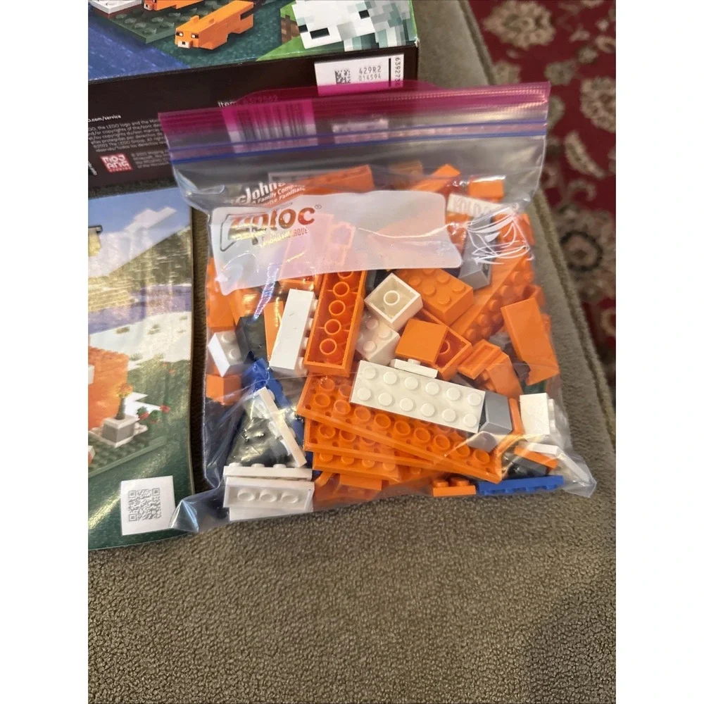 LEGO Minecraft: The Fox Lodge (21178) Lego Set Missing 2 Pieces